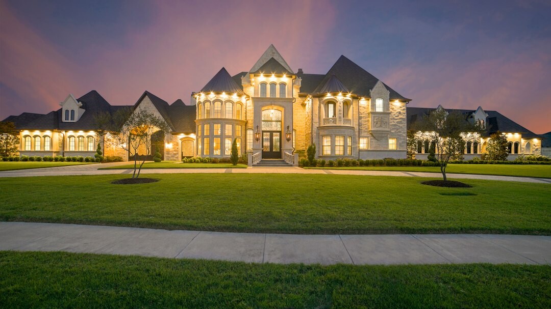 luxury celebrity mansion exterior